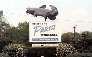 Photo of Paris, Tennessee 'Welcome' sign with catfish on top